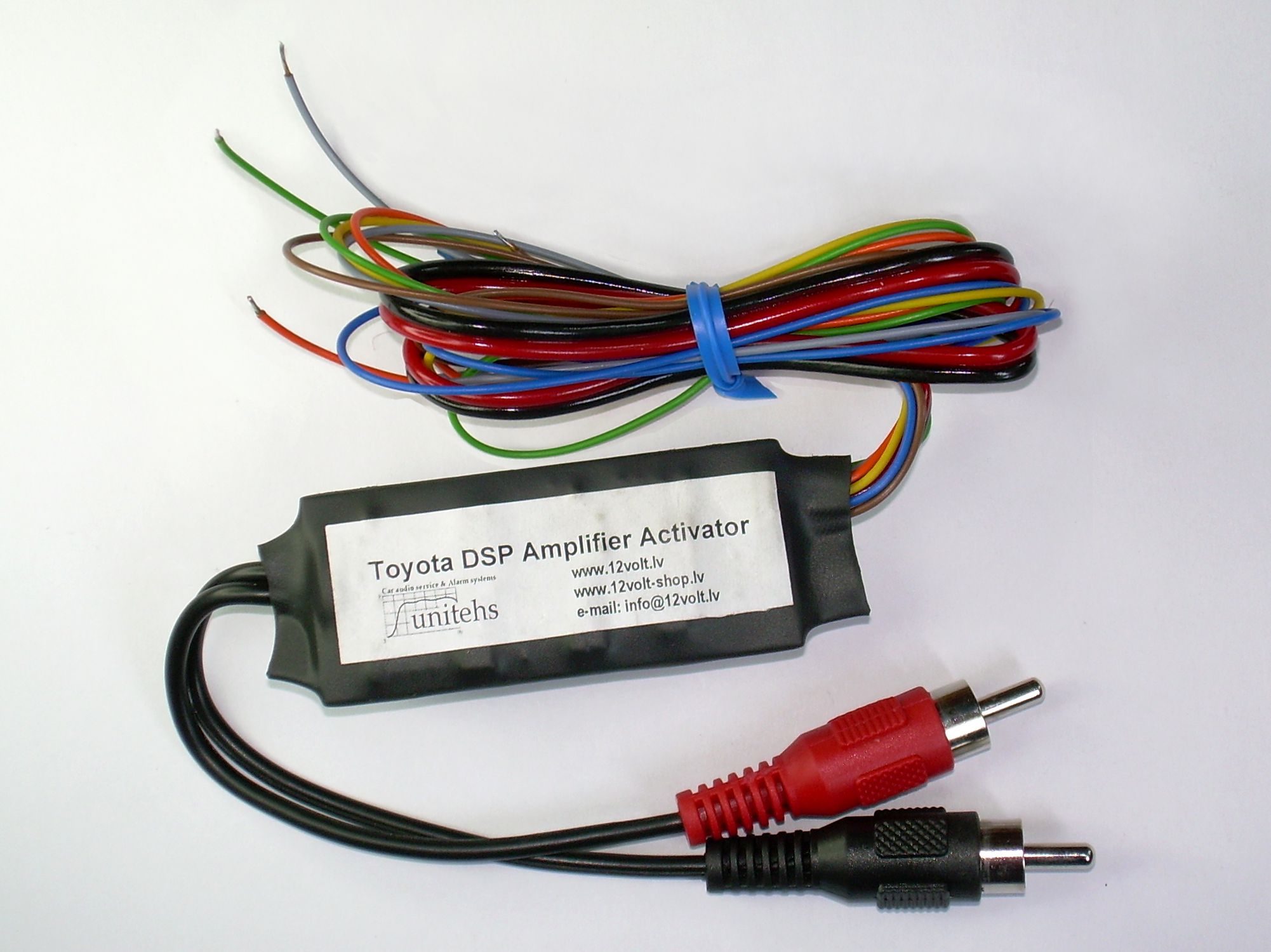 Toyota radio replacement interface w/factory amplifiers.