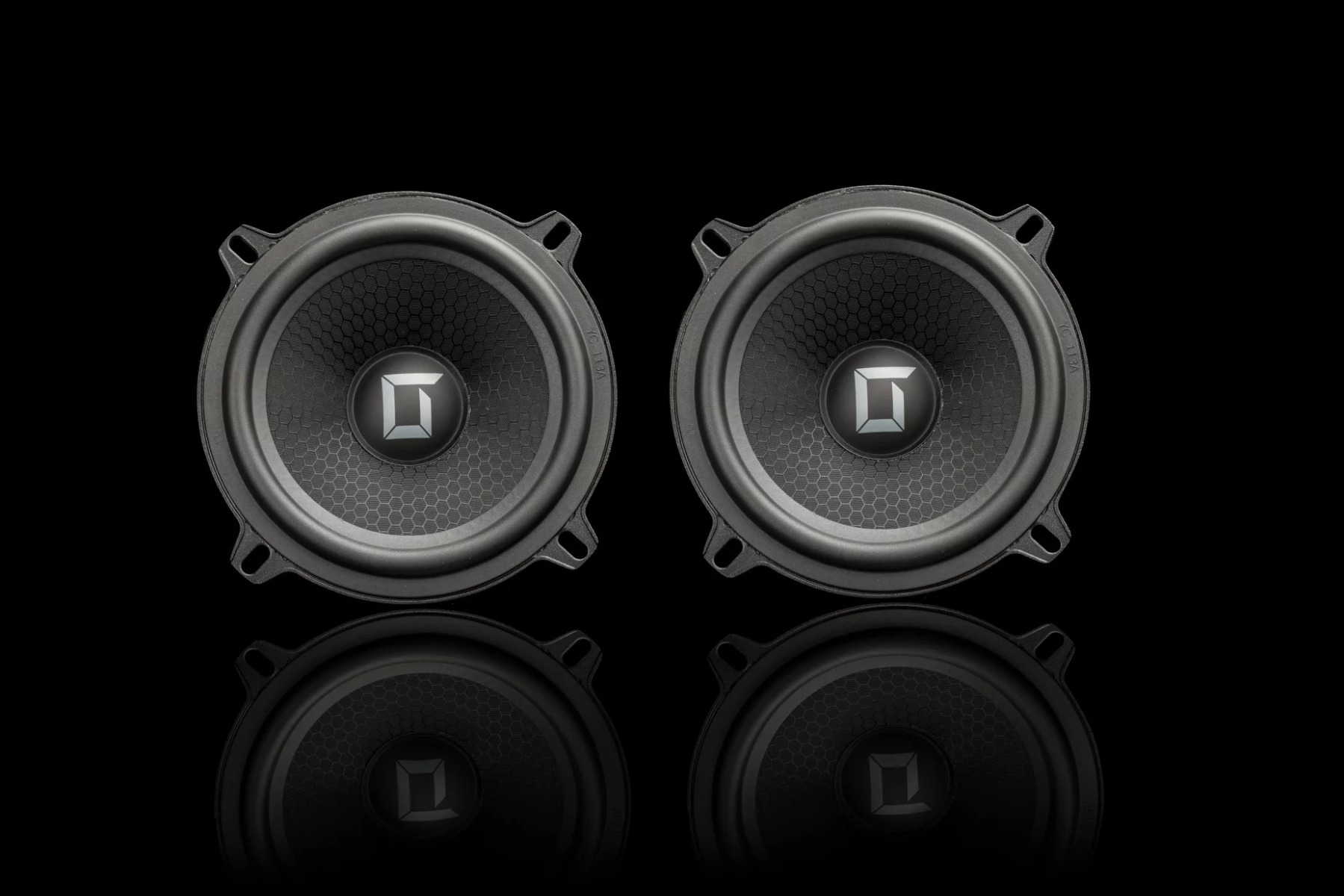 Gladen Sigma 130.2 component speakers (130 mm).