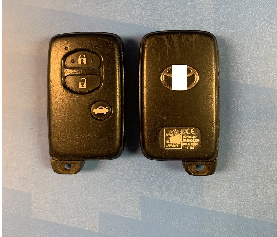 Toyota remote Smart KEY, B74EA (3 button, Pre-owned).