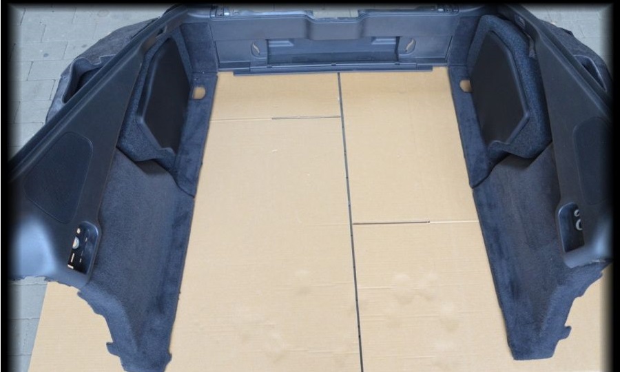 Porsche Panamera L (2016->) subwoofer box (stealth). PORSCHE.01L